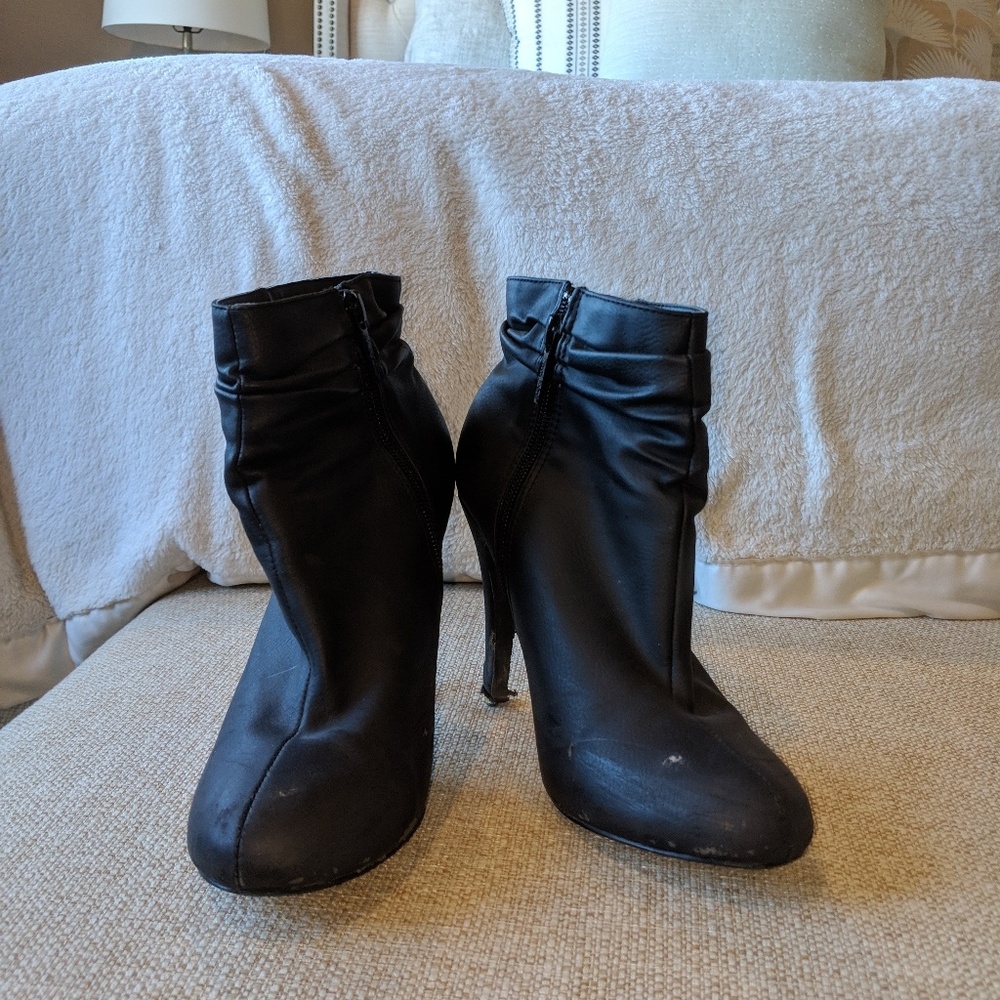 Heel boots